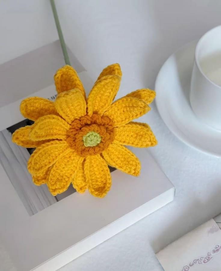yellow crochet daisy flower